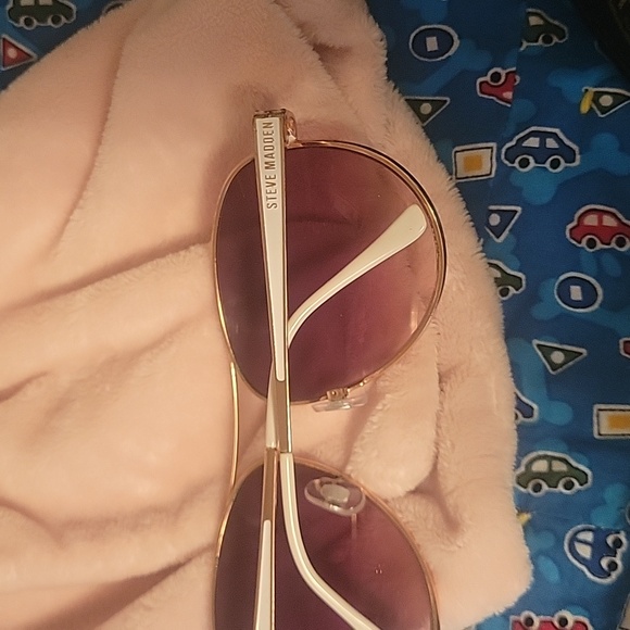 Steve Madden sunglasses - Picture 2 of 2
